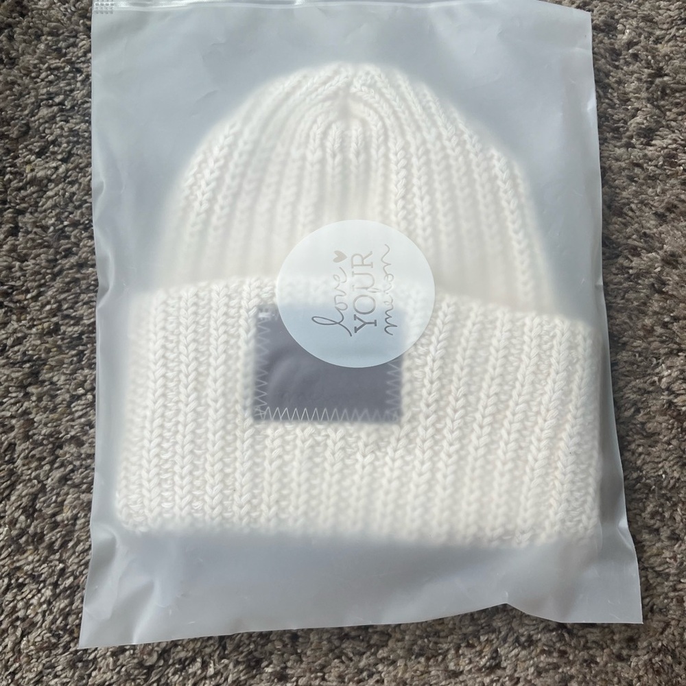 NEW!! Love your melon knit white speckled cuffed beanie hat